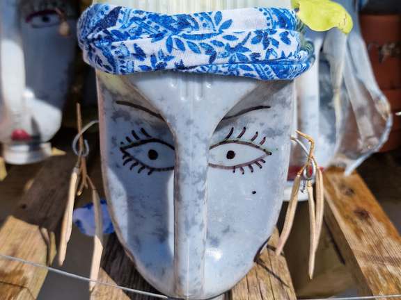 Alternative text should describe the visual content of the image.