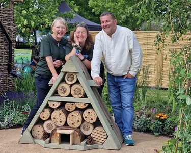 Alternative text should describe the visual content of the image.