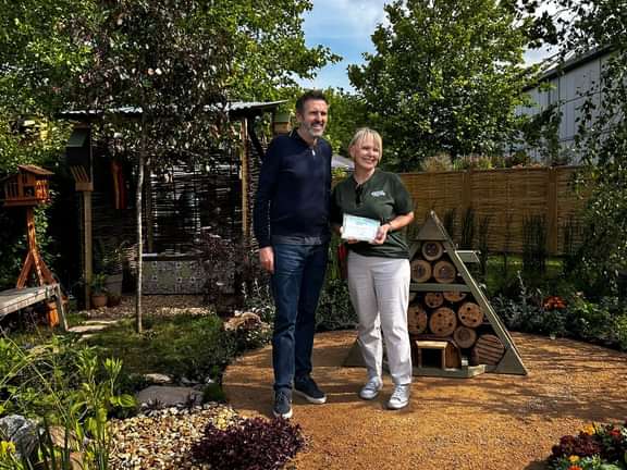 Alternative text should describe the visual content of the image.