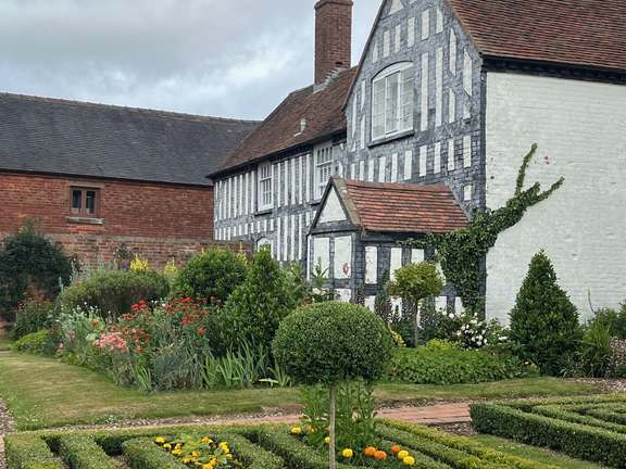 Alternative text should describe the visual content of the image.