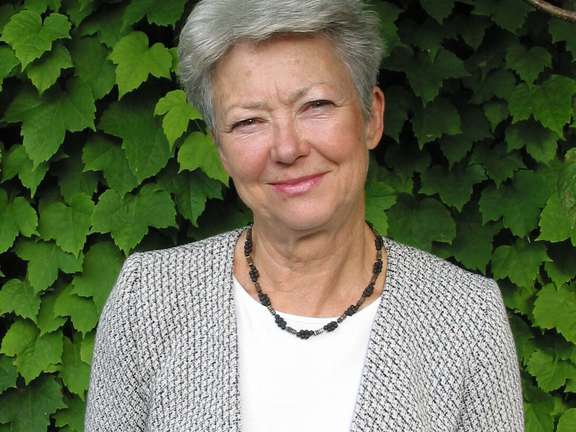 Alternative text should describe the visual content of the image.