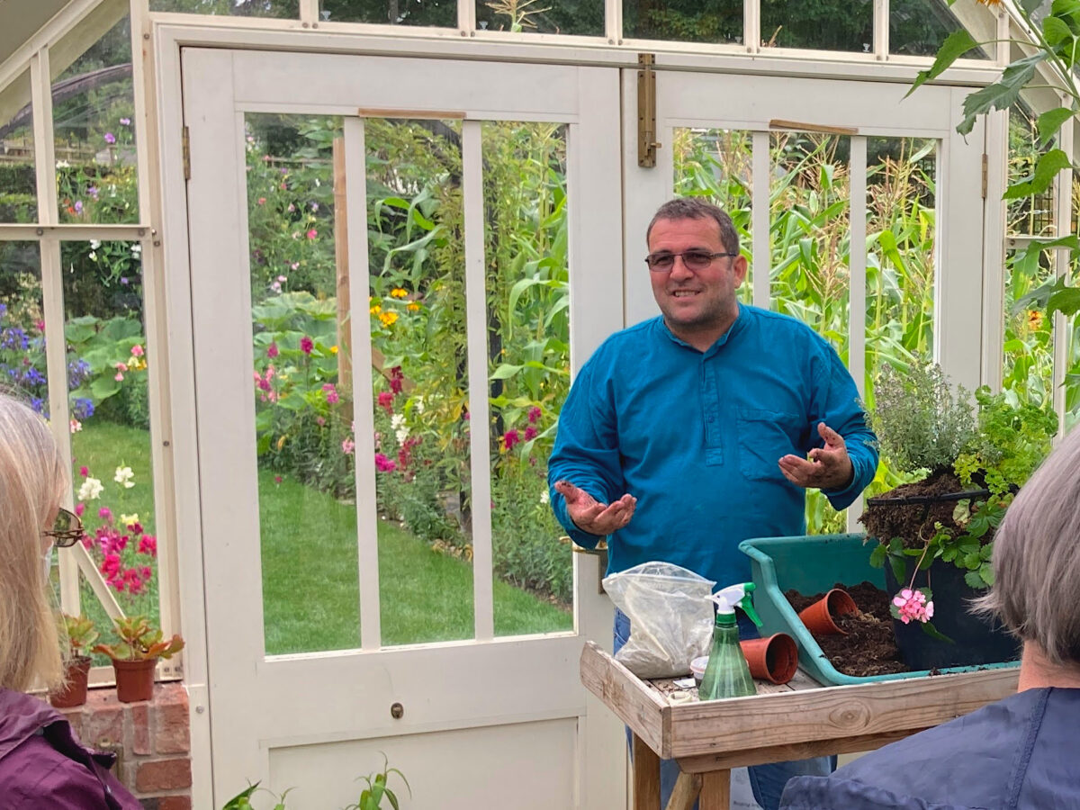 Alternative text should describe the visual content of the image.