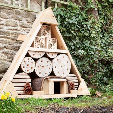 Alternative text should describe the visual content of the image.