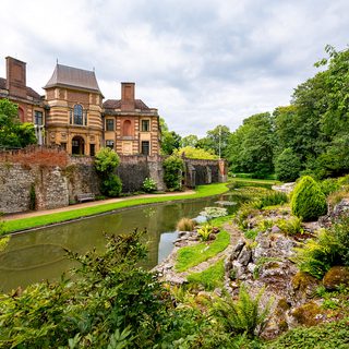 Alternative text should describe the visual content of the image.