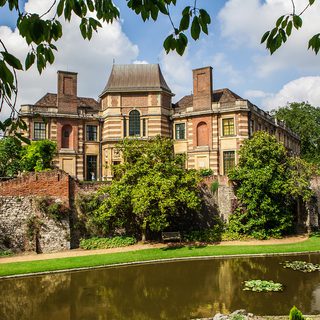 Alternative text should describe the visual content of the image.