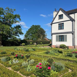 Alternative text should describe the visual content of the image.