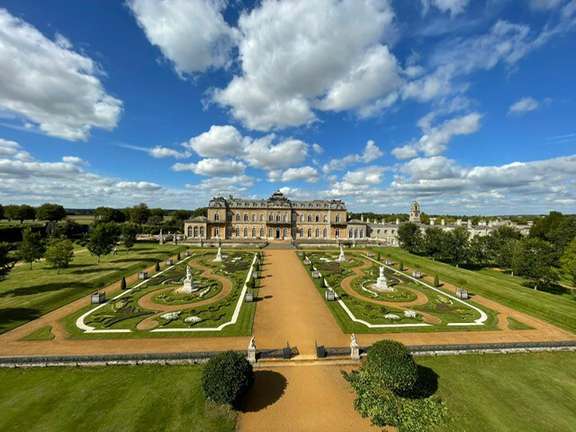 Alternative text should describe the visual content of the image.