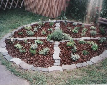 Alternative text should describe the visual content of the image.