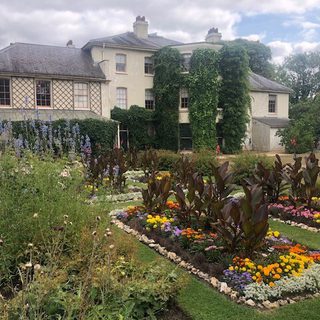 Alternative text should describe the visual content of the image.