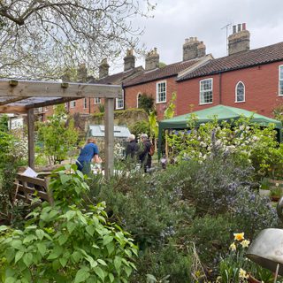 Alternative text should describe the visual content of the image.