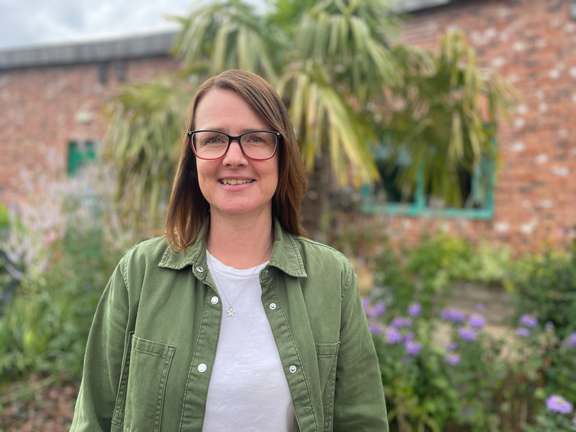 Alternative text should describe the visual content of the image.