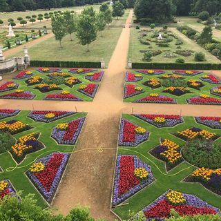 Alternative text should describe the visual content of the image.