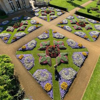 Alternative text should describe the visual content of the image.