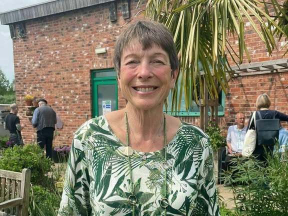 Alternative text should describe the visual content of the image.