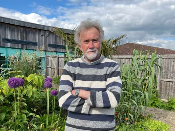 Alternative text should describe the visual content of the image.