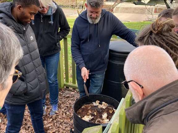 Alternative text should describe the visual content of the image.