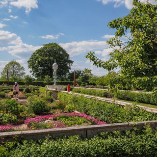 Alternative text should describe the visual content of the image.