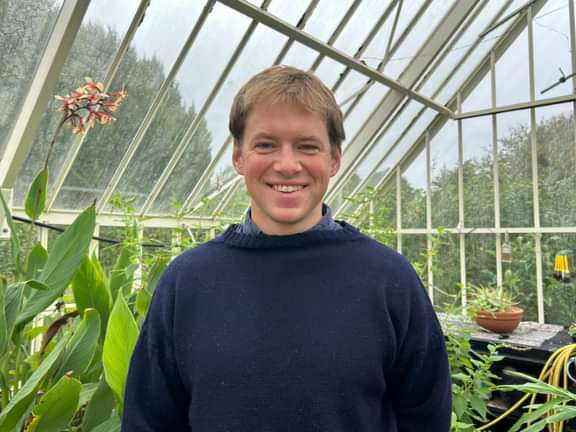 Alternative text should describe the visual content of the image.