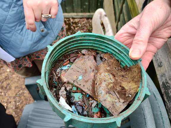 Alternative text should describe the visual content of the image.