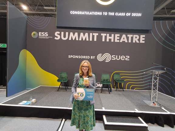 Alternative text should describe the visual content of the image.