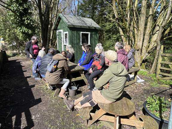 Alternative text should describe the visual content of the image.